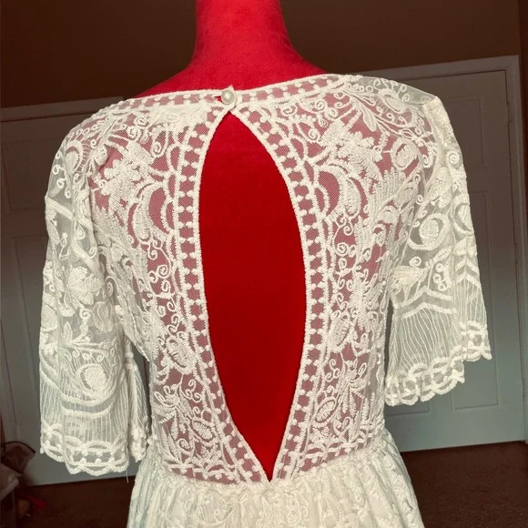 Elegant Off White Lace Romper Shorts - Picture 7 of 8